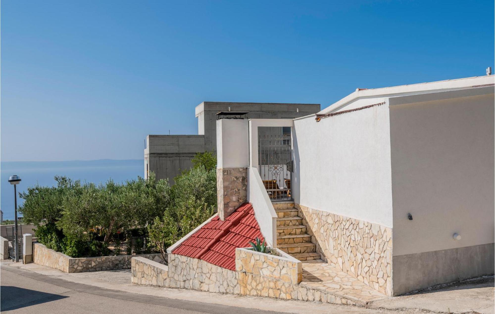 2 Bedroom Cozy Apartment In Makarska Dış mekan fotoğraf