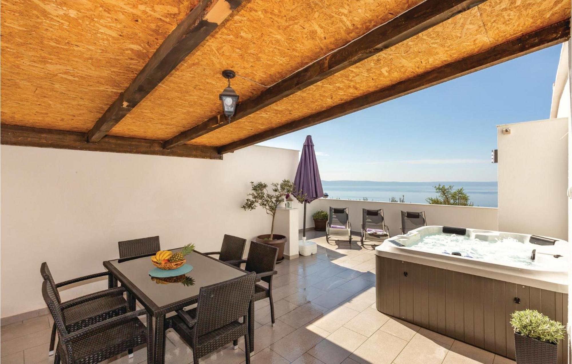 2 Bedroom Cozy Apartment In Makarska Dış mekan fotoğraf