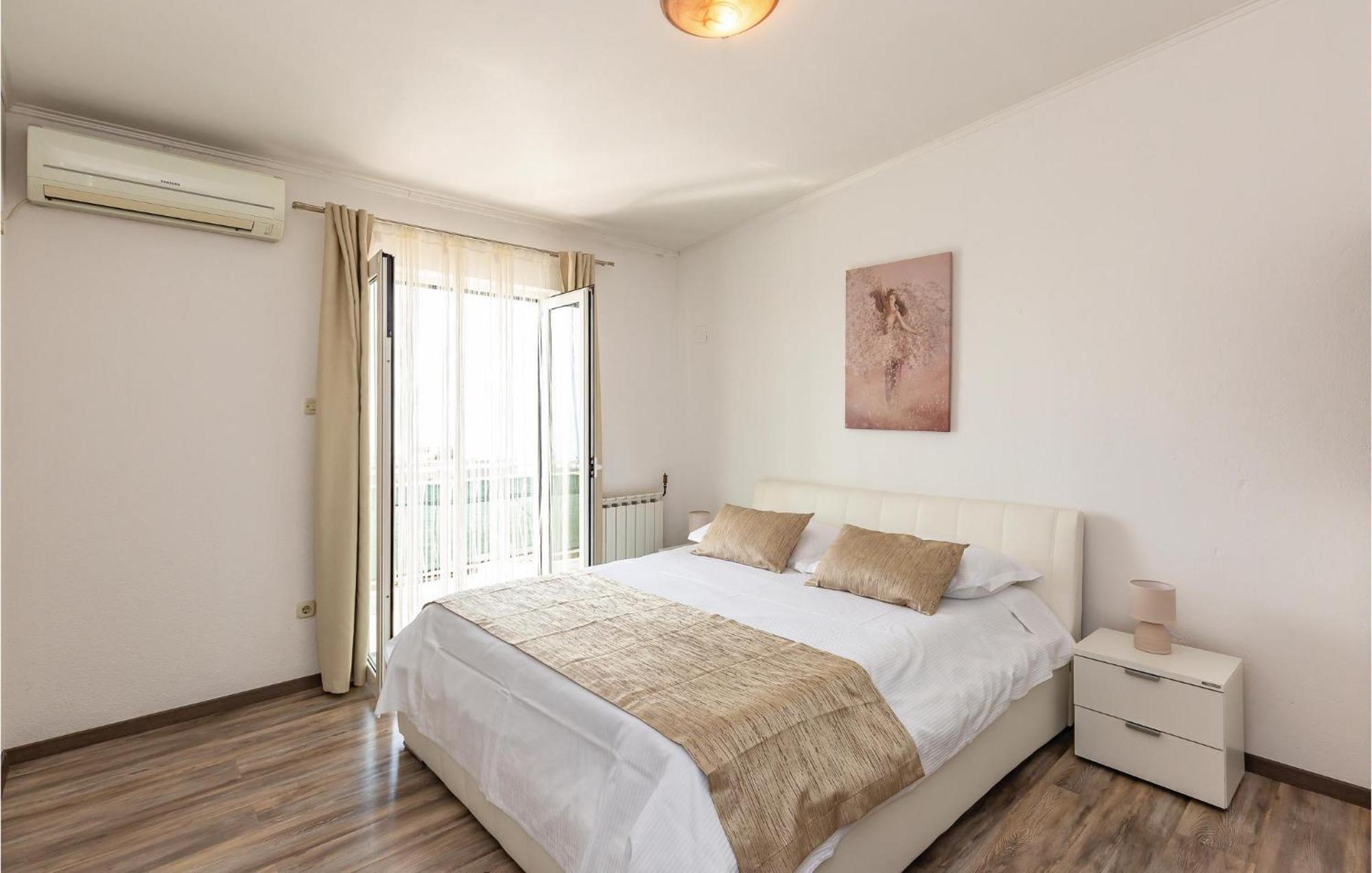 2 Bedroom Cozy Apartment In Makarska Dış mekan fotoğraf