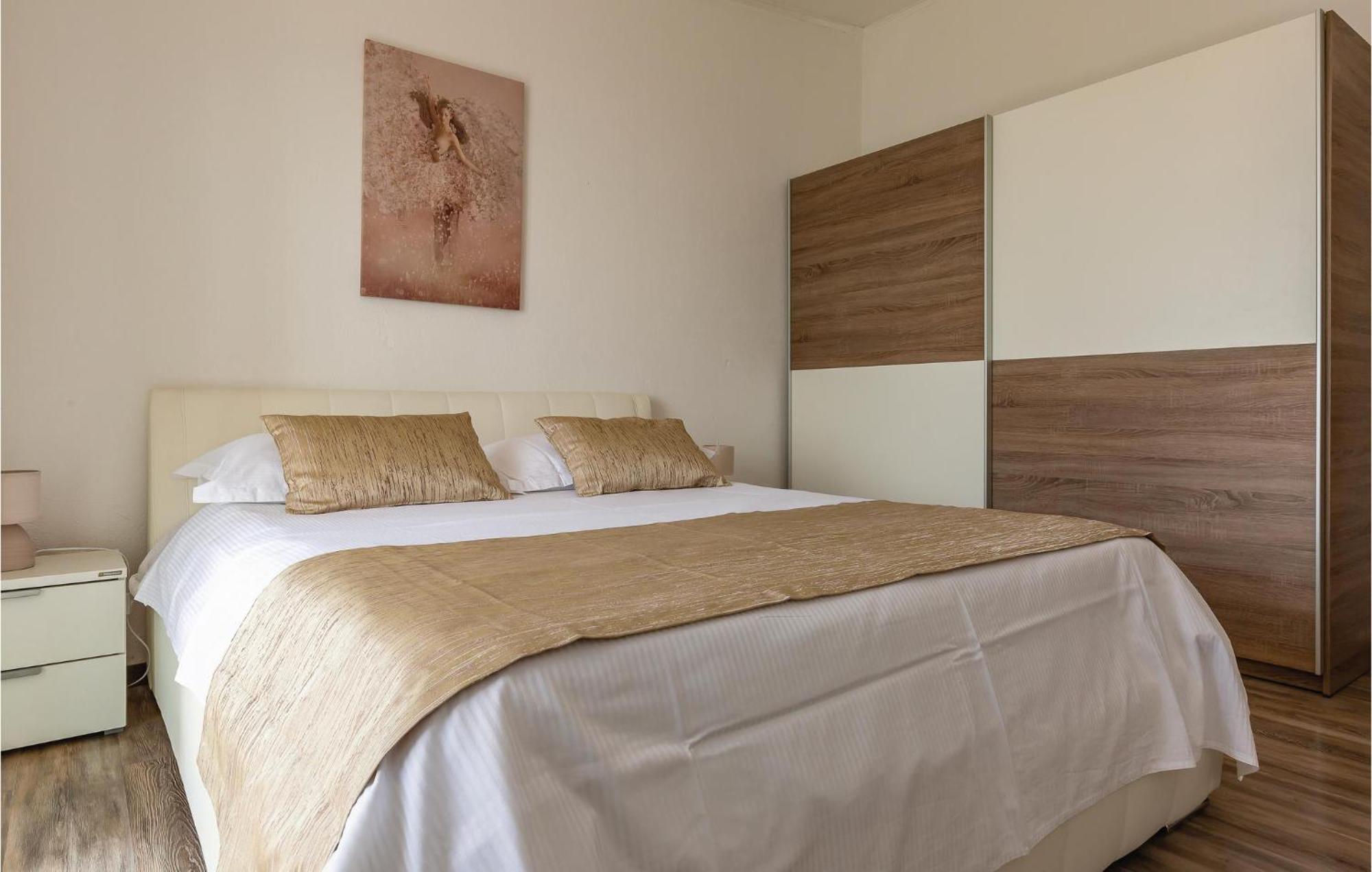 2 Bedroom Cozy Apartment In Makarska Dış mekan fotoğraf