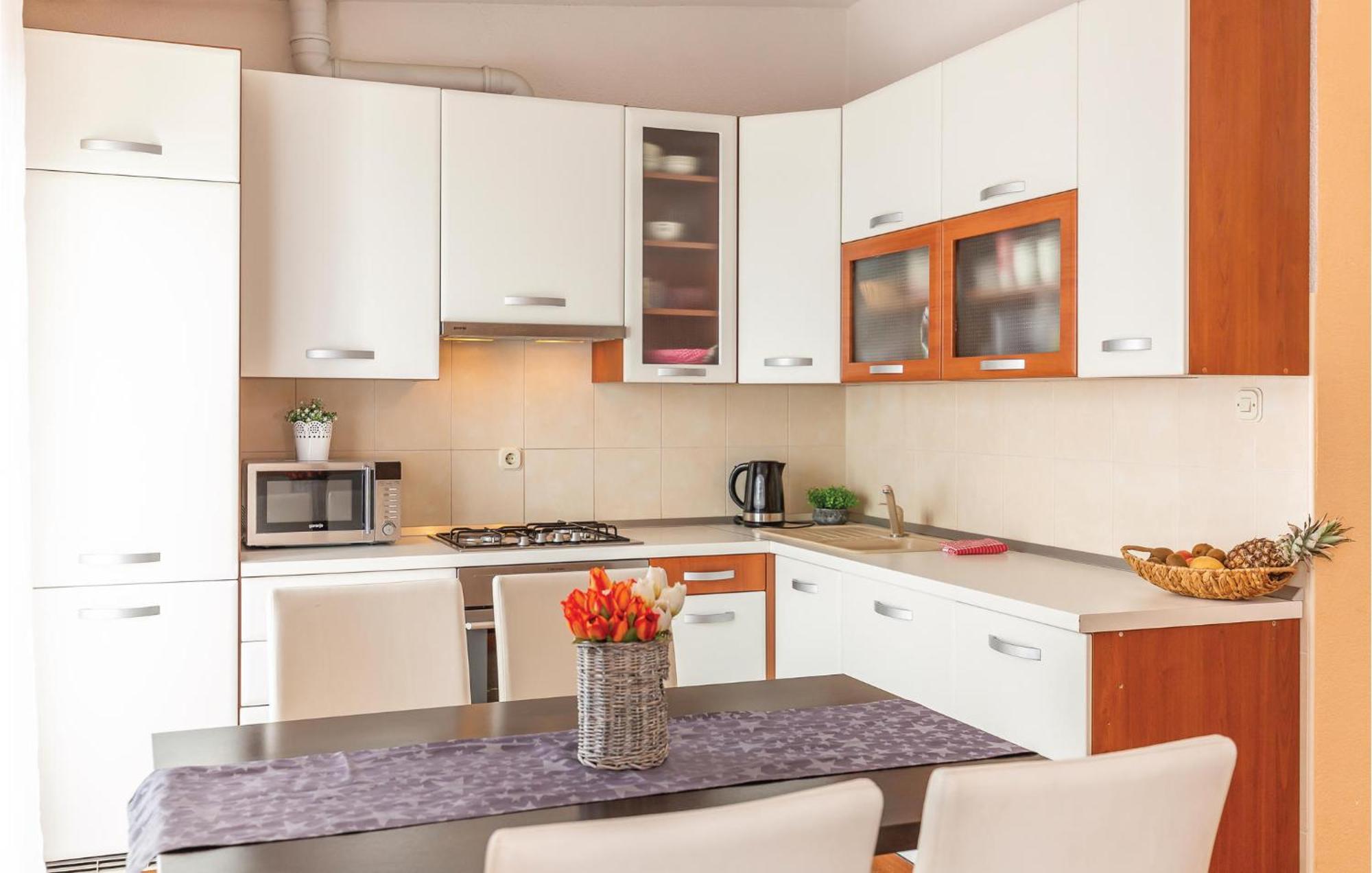 2 Bedroom Cozy Apartment In Makarska Dış mekan fotoğraf