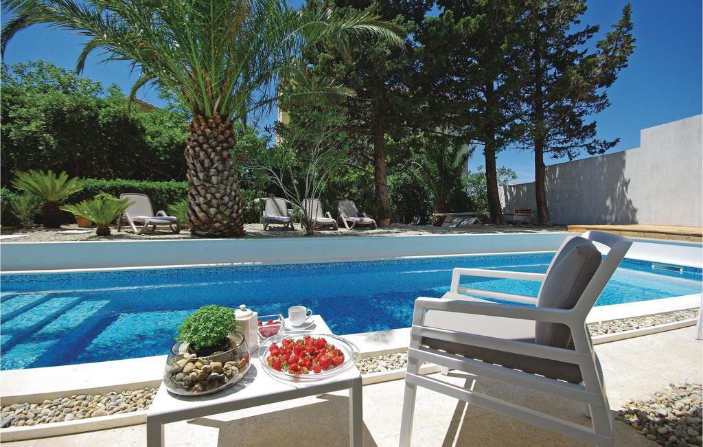 2 Bedroom Cozy Apartment In Makarska Dış mekan fotoğraf