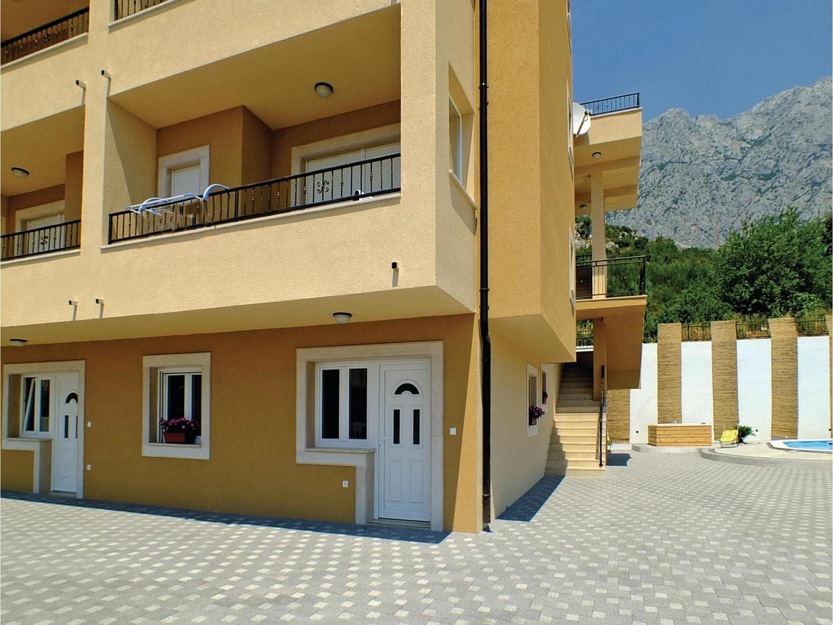 2 Bedroom Cozy Apartment In Makarska Dış mekan fotoğraf