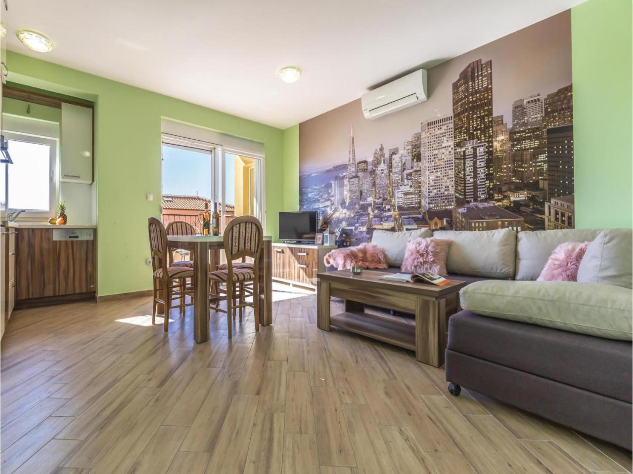 2 Bedroom Cozy Apartment In Makarska Dış mekan fotoğraf