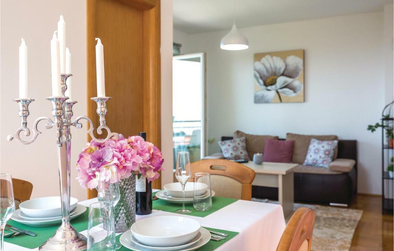 2 Bedroom Cozy Apartment In Makarska Dış mekan fotoğraf