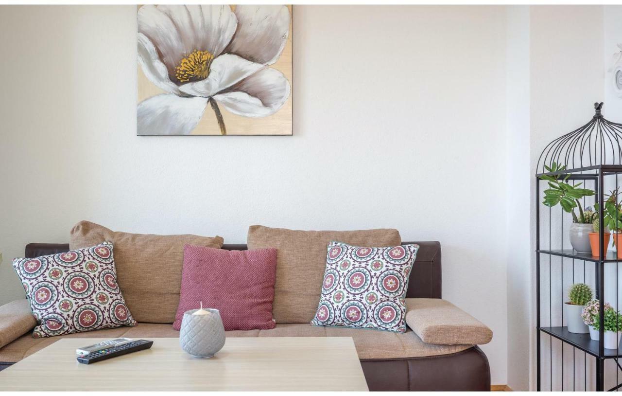 2 Bedroom Cozy Apartment In Makarska Dış mekan fotoğraf