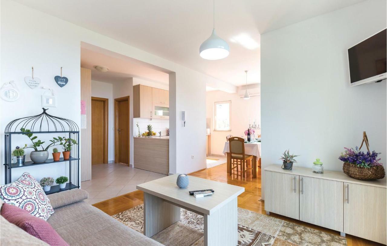 2 Bedroom Cozy Apartment In Makarska Dış mekan fotoğraf